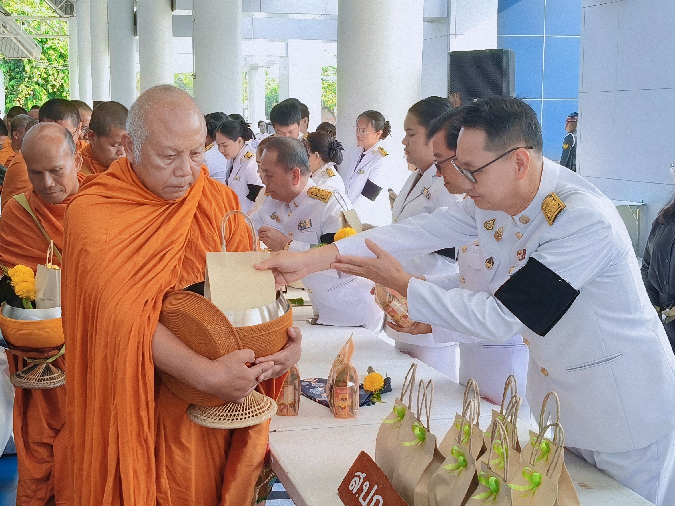 title - วันอังคารที่ 31 มีนาคม 2569 เวลา 07.00 น. นายประเสริฐ กาญจนเกียรติกุล ปฏิรูปที่ดินจังหวัดบุรีรัมย์ พร้อมด้วยเจ้าหน้าที่ ส.ป.ก.บุรีรัมย์ ร่วมรัฐพิธีที่ระลึก 